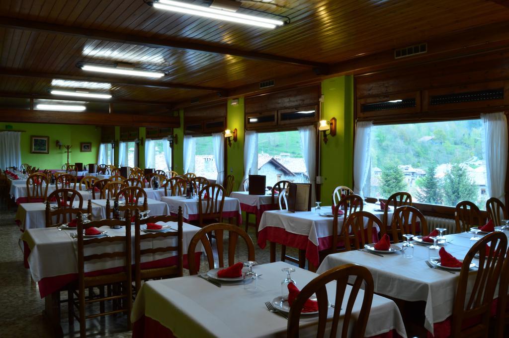 Hostal L'Escon ยานาร์ส ภายนอก รูปภาพ