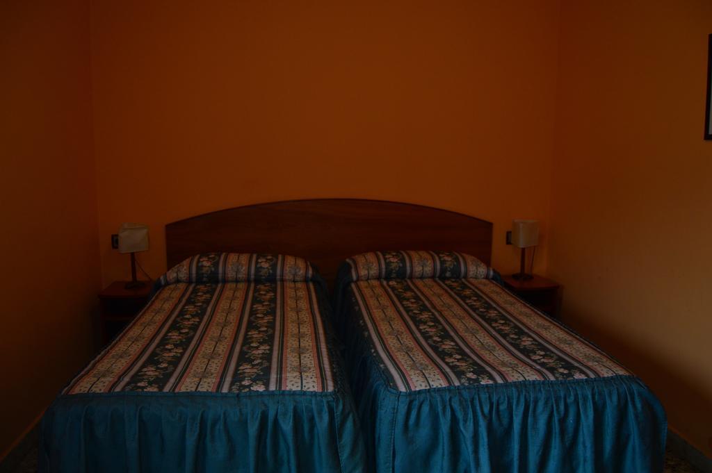Hostal L'Escon ยานาร์ส ภายนอก รูปภาพ