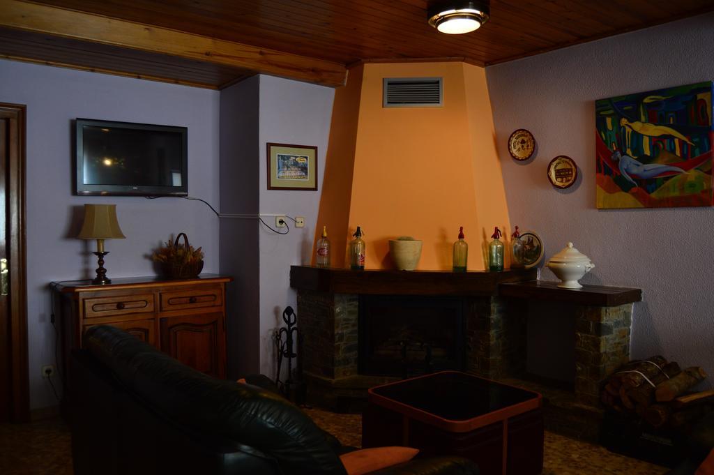 Hostal L'Escon ยานาร์ส ภายนอก รูปภาพ
