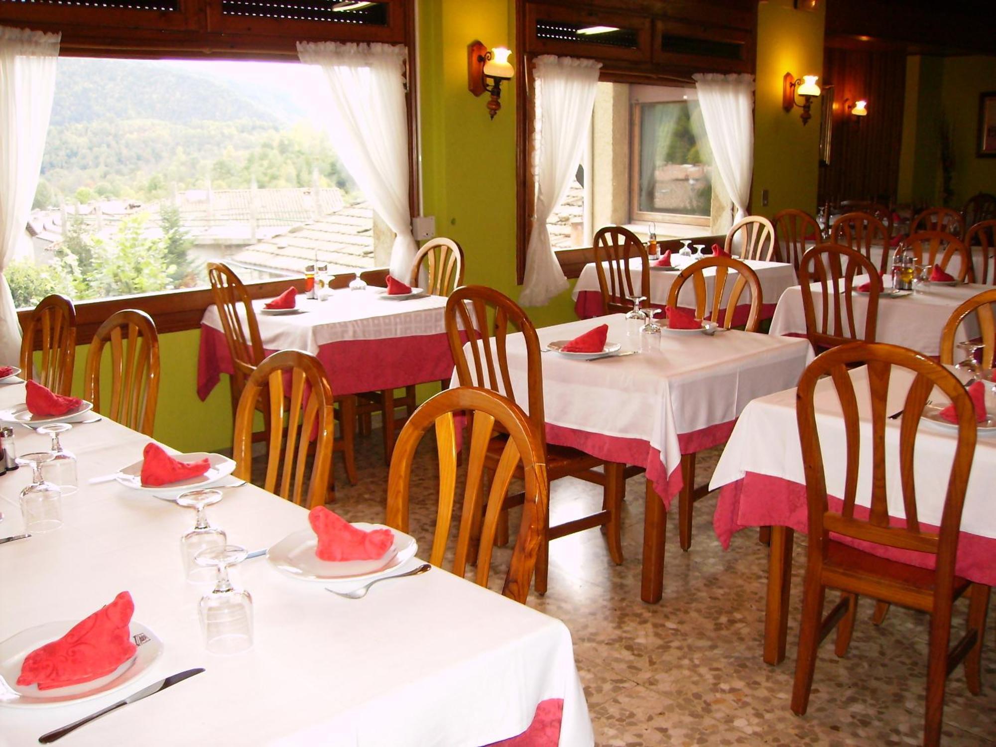 Hostal L'Escon ยานาร์ส ภายนอก รูปภาพ