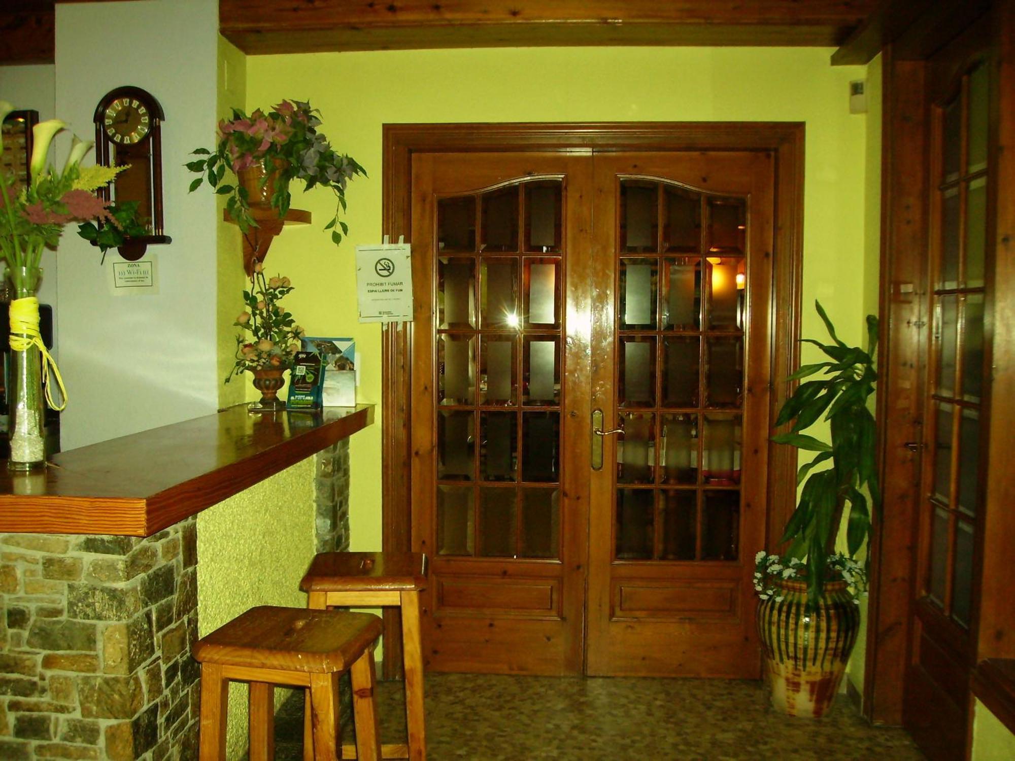 Hostal L'Escon ยานาร์ส ภายนอก รูปภาพ