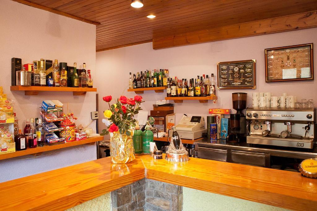 Hostal L'Escon ยานาร์ส ภายนอก รูปภาพ